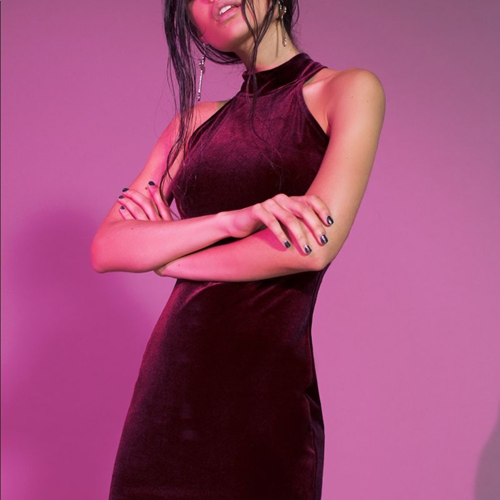 Missguided Burgundy High Neck Velvet Bodycon Dress
